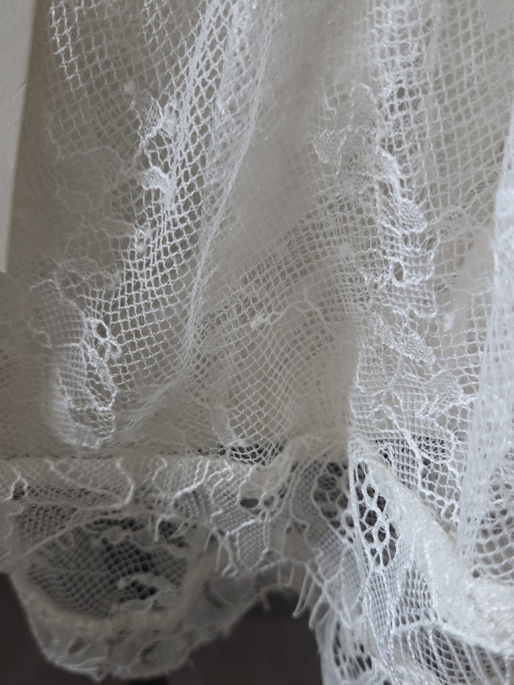 NWT Delicate White Lace Ruffle Cami with Adjustable Straps - Picture 6 of 10